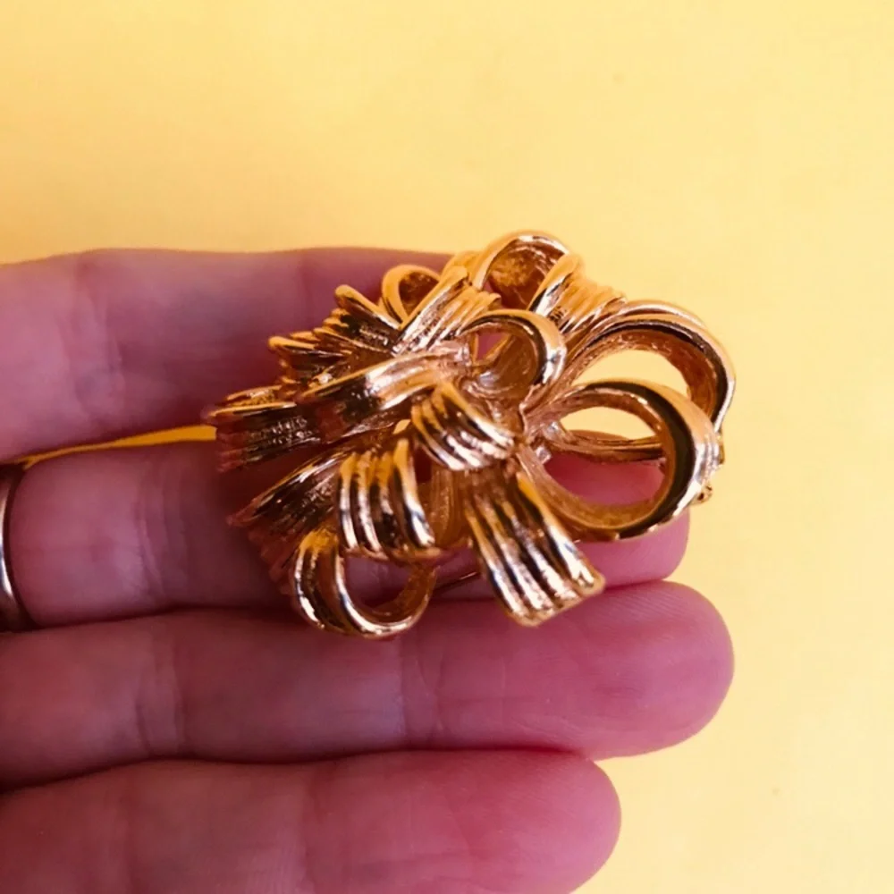 Vintage gold brooch